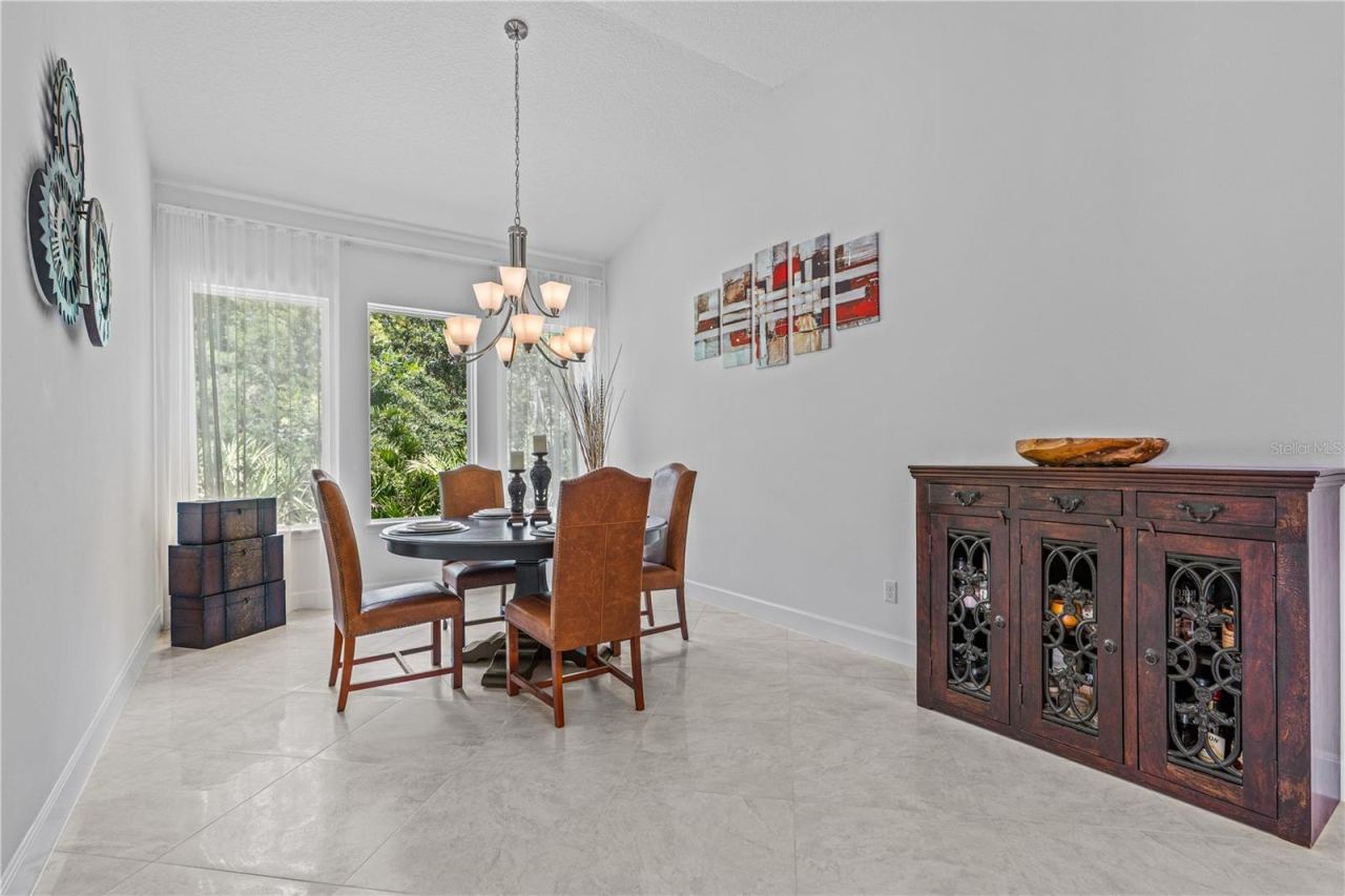Photo 19 of 20: Dining Room