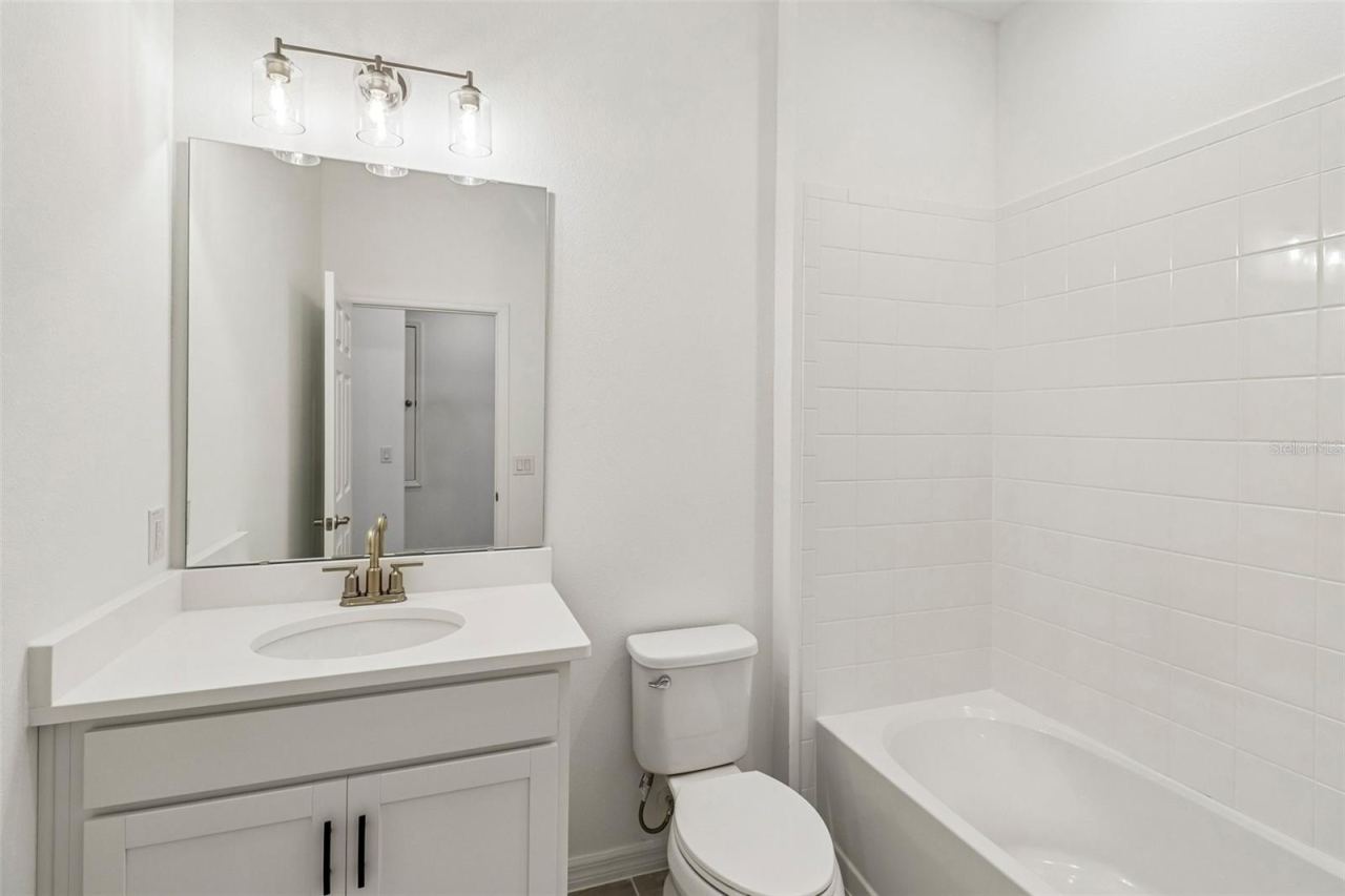 Photo 14 of 20: Hall Bath #3