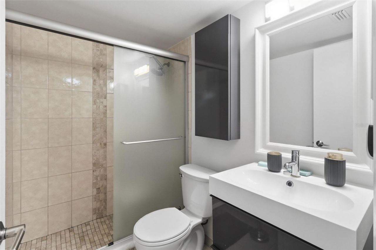 Photo 11 of 20: Primary Bathroom