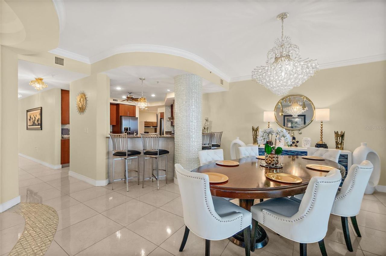 Photo 15 of 20: Dining room adjacent to loving room