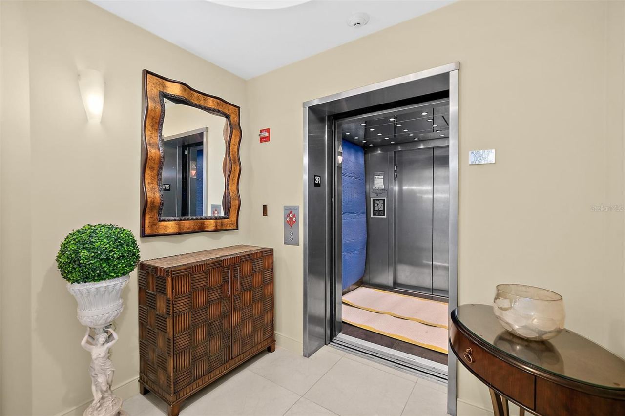 Photo 3 of 20: Private vestibule