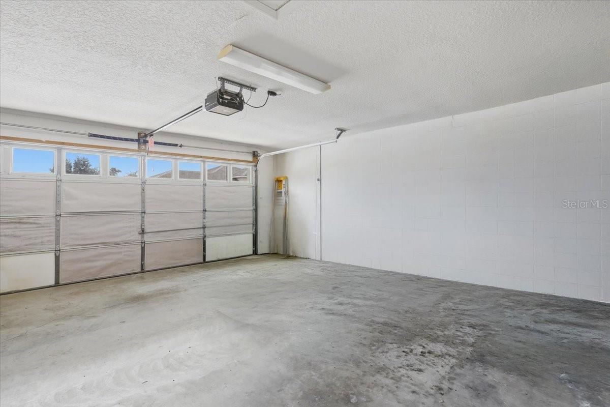 Photo 20 of 20: 2 car Garage