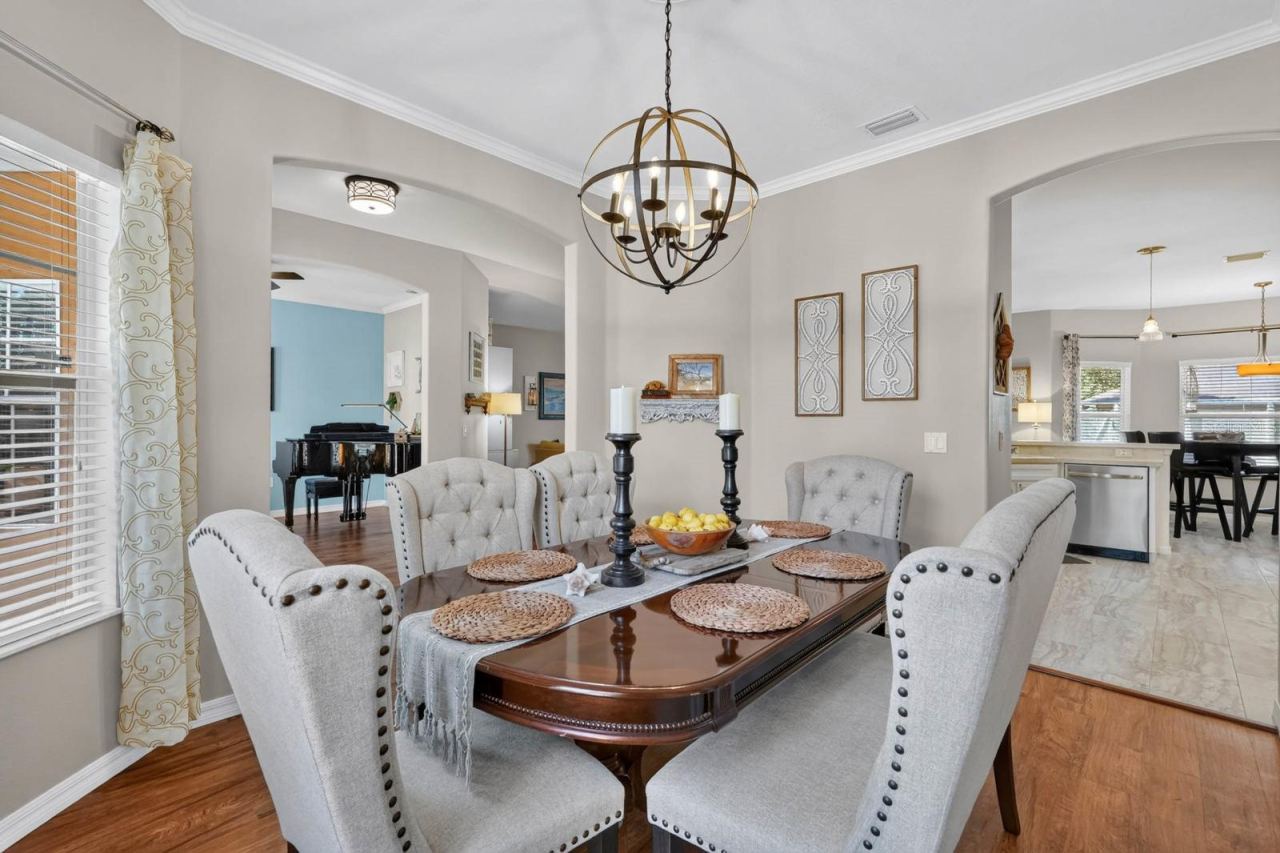 Photo 19 of 20: Separate dining room