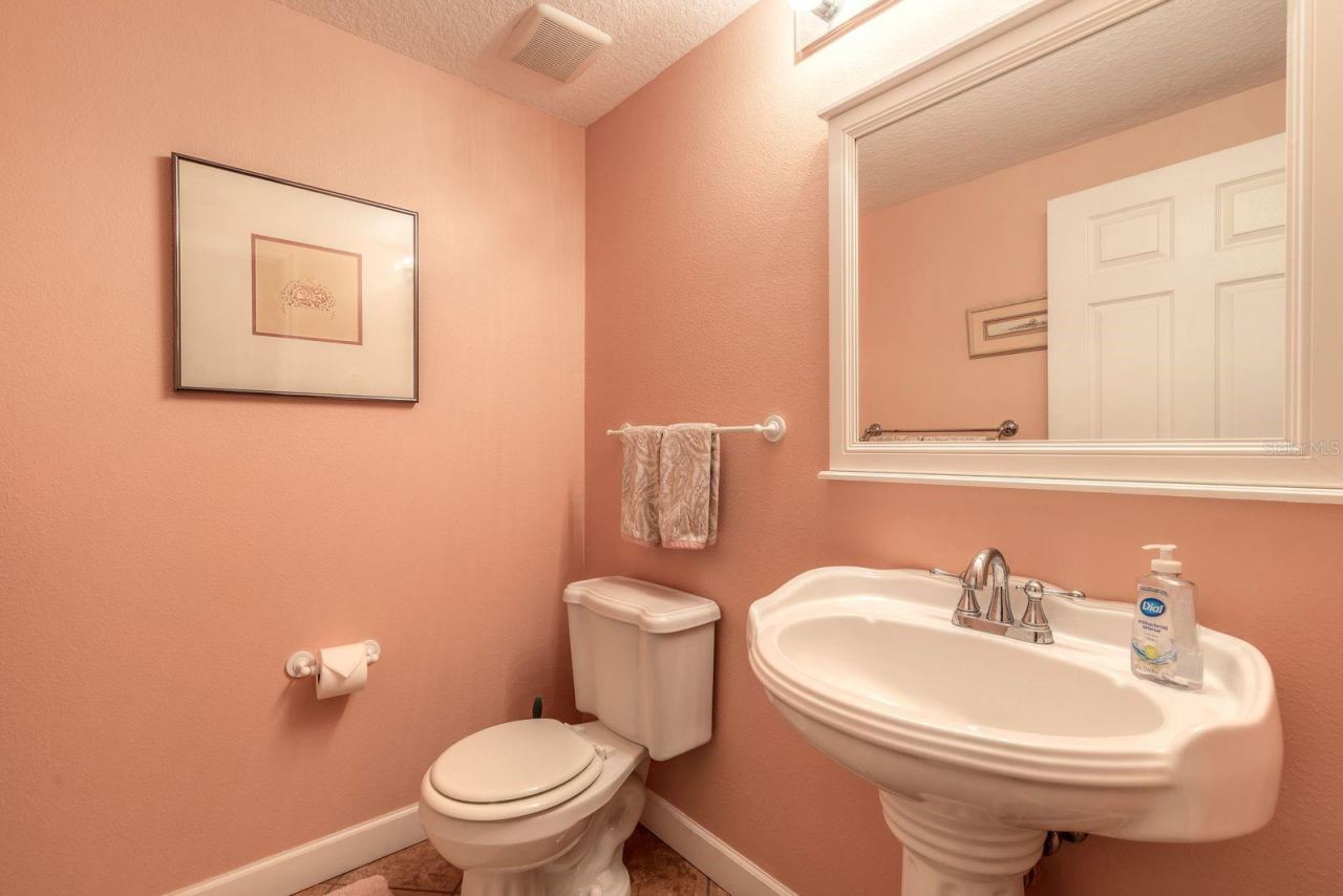 Photo 14 of 20: Half Bath