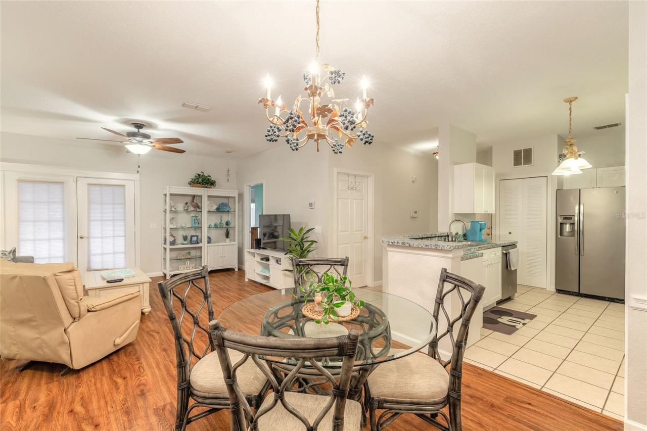 Photo 10 of 20: Dining area and open kitchen