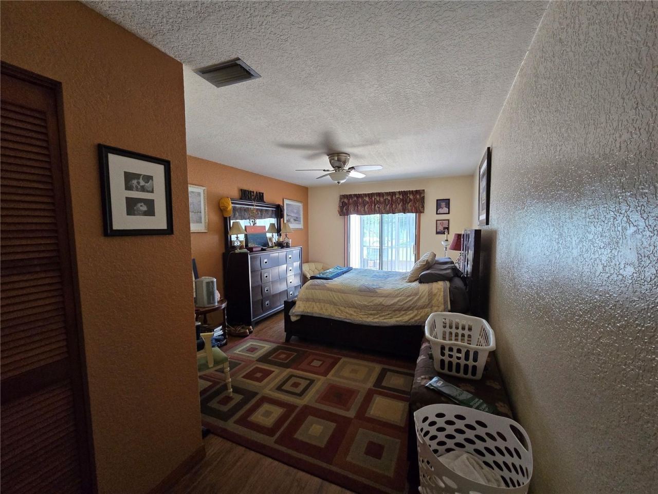 Photo 14 of 20