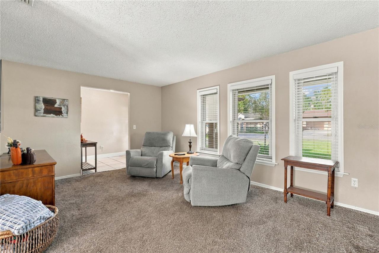 Photo 8 of 20: Formal living room