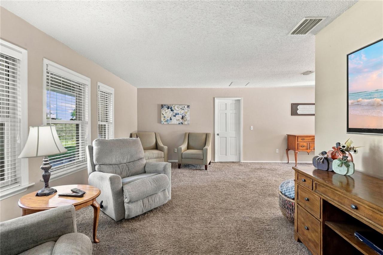 Photo 11 of 20: Formal living room