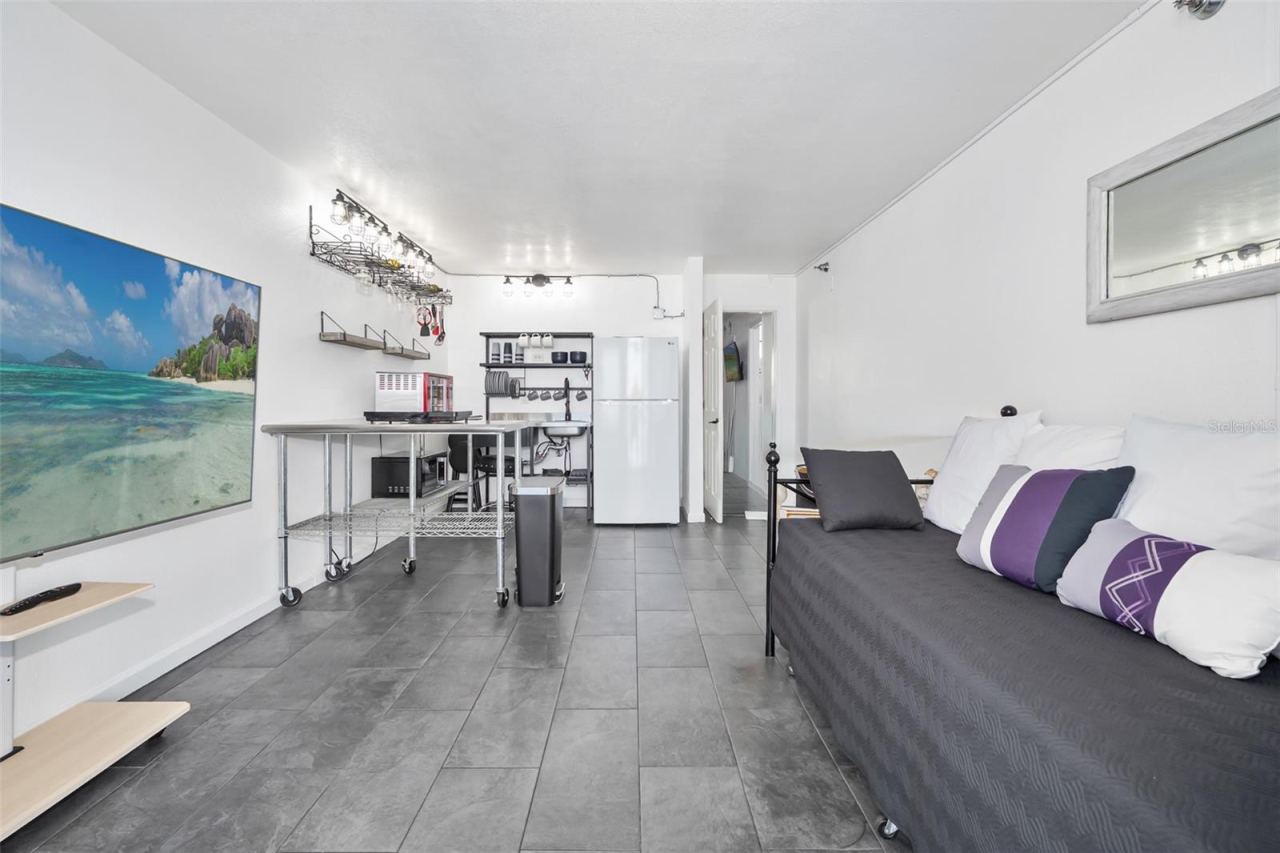 Photo 13 of 20: Open area, tiled floors