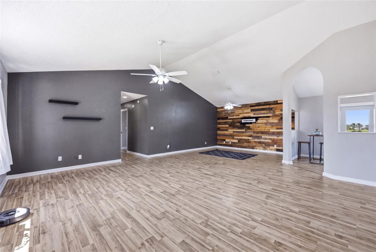 Photo 5 of 20: Great room