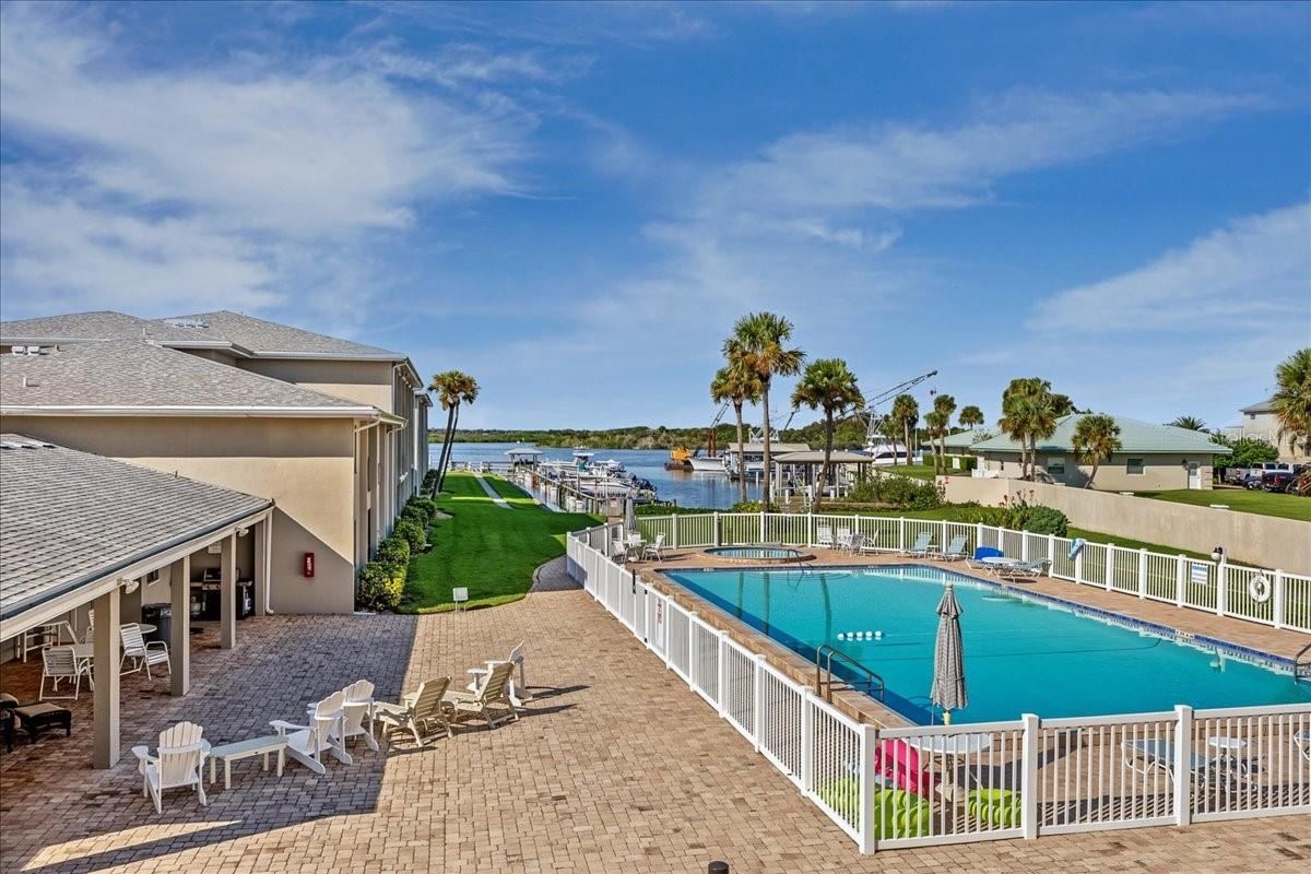 Photo 11 of 20: Balcony view of Intracoastal.