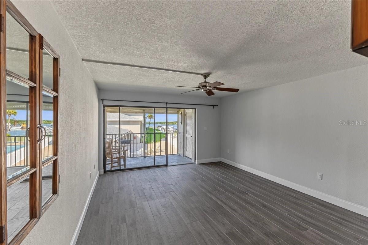 Photo 4 of 20: Living/Dining Room.