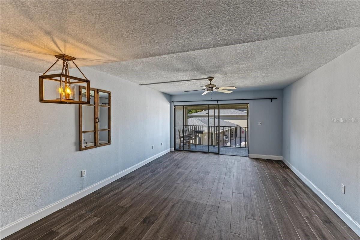 Photo 8 of 20: Living/Dining Room.