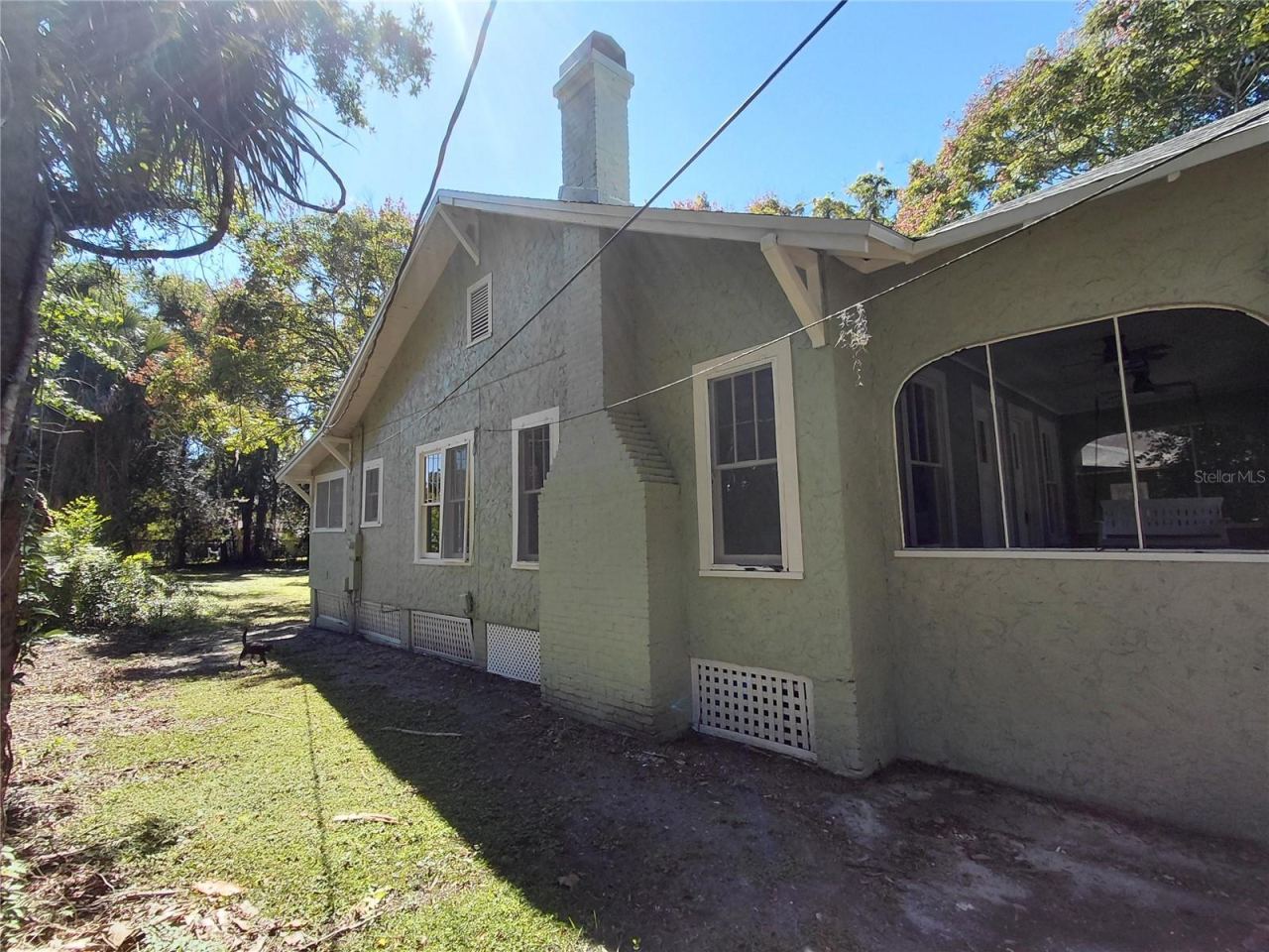 Photo 11 of 20: Left side of house