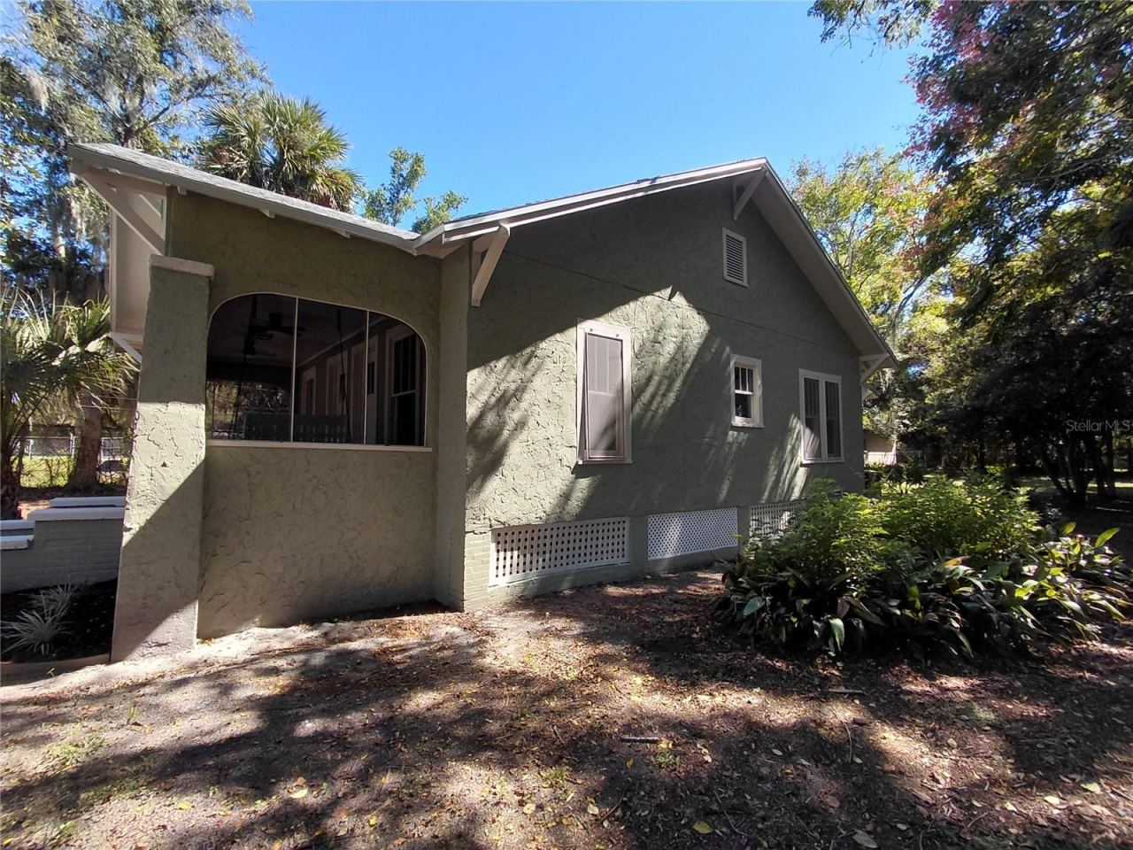 Photo 5 of 20: Right side of house