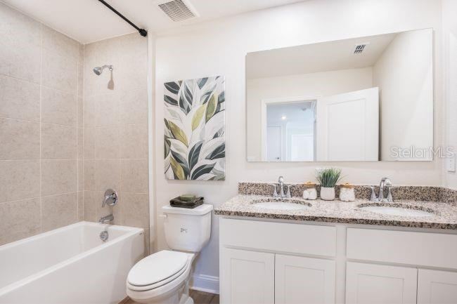 Photo 20 of 20: Model home - actual features may vary.