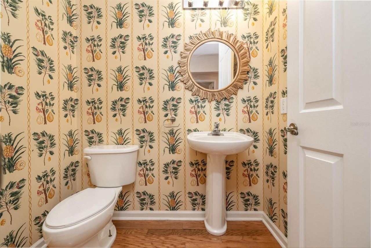 Photo 19 of 20: Powder Room