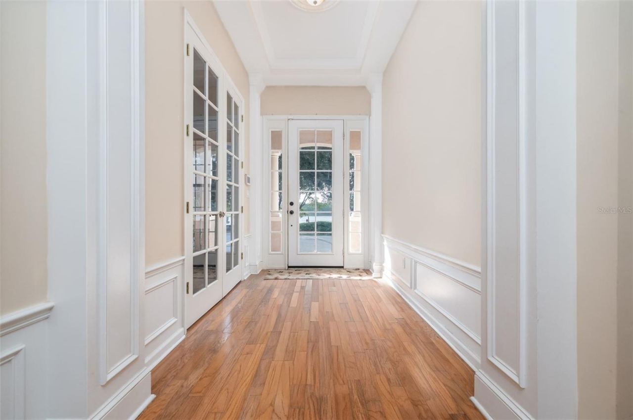 Photo 4 of 20: Foyer