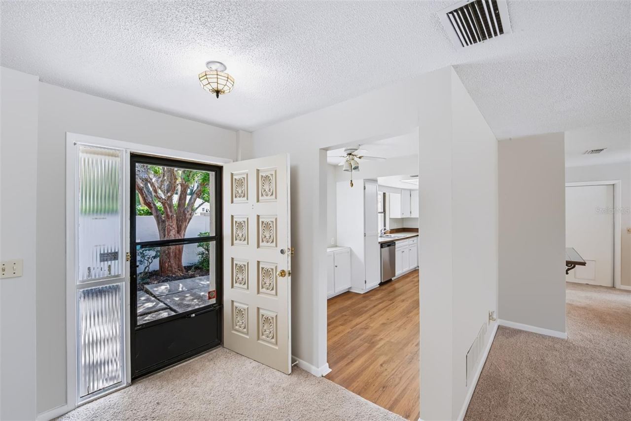 Photo 20 of 20: Front door entry
