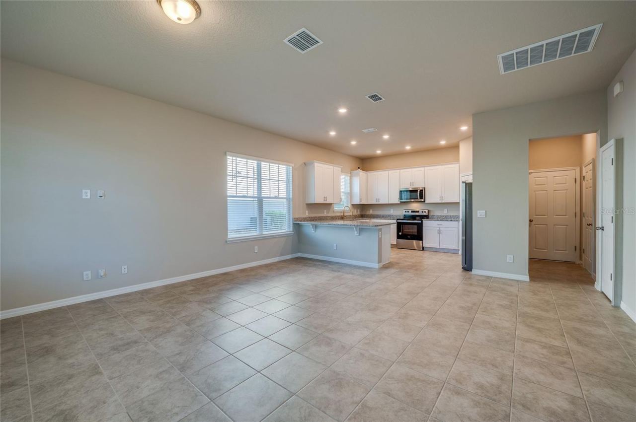 Photo 13 of 20: Living/Dining/Kitchen Combo