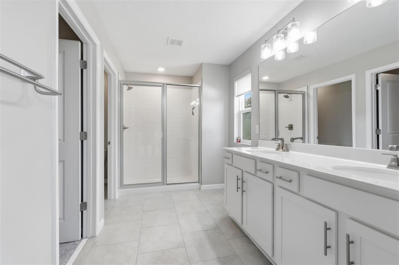 Photo 6 of 20: En suite primary bathroom
