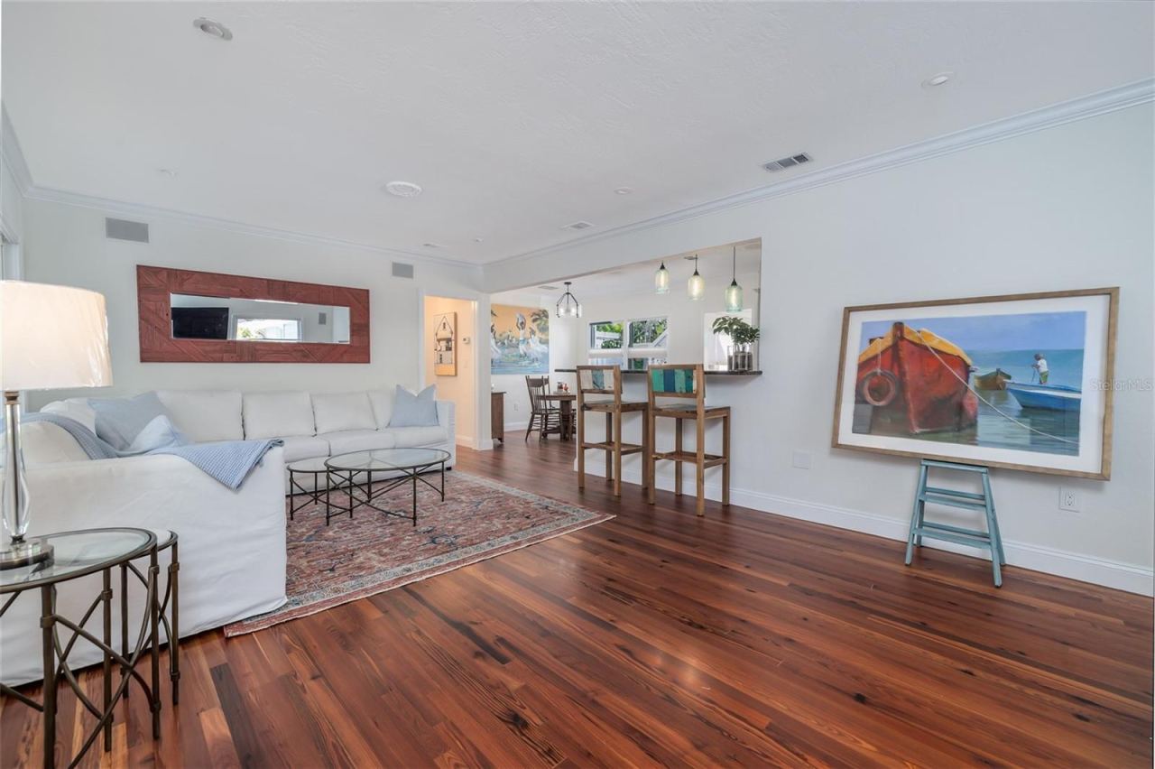 Photo 20 of 20: Gorgeous Open Floor Plan