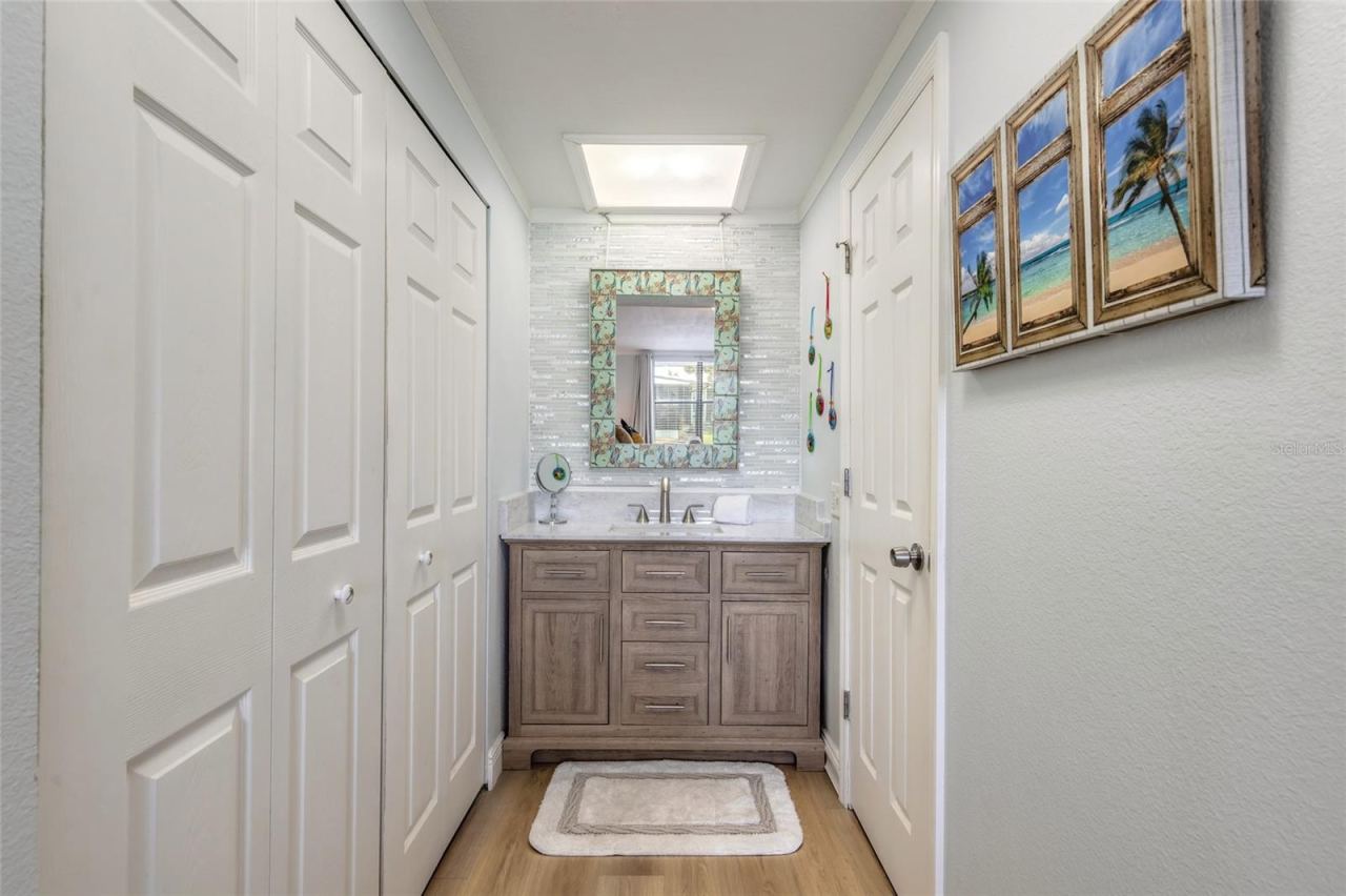 Photo 17 of 20: Ensuite bath 1 0f 2 closets