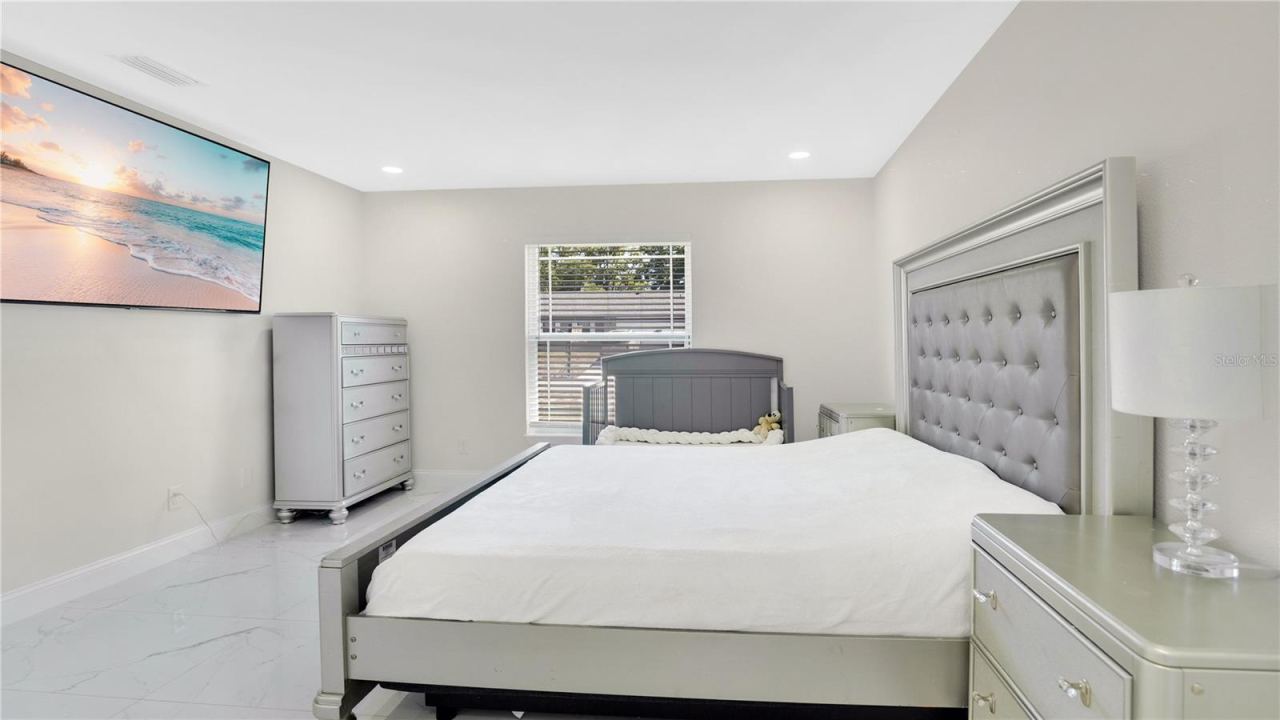 Photo 16 of 20: Primary bedroom