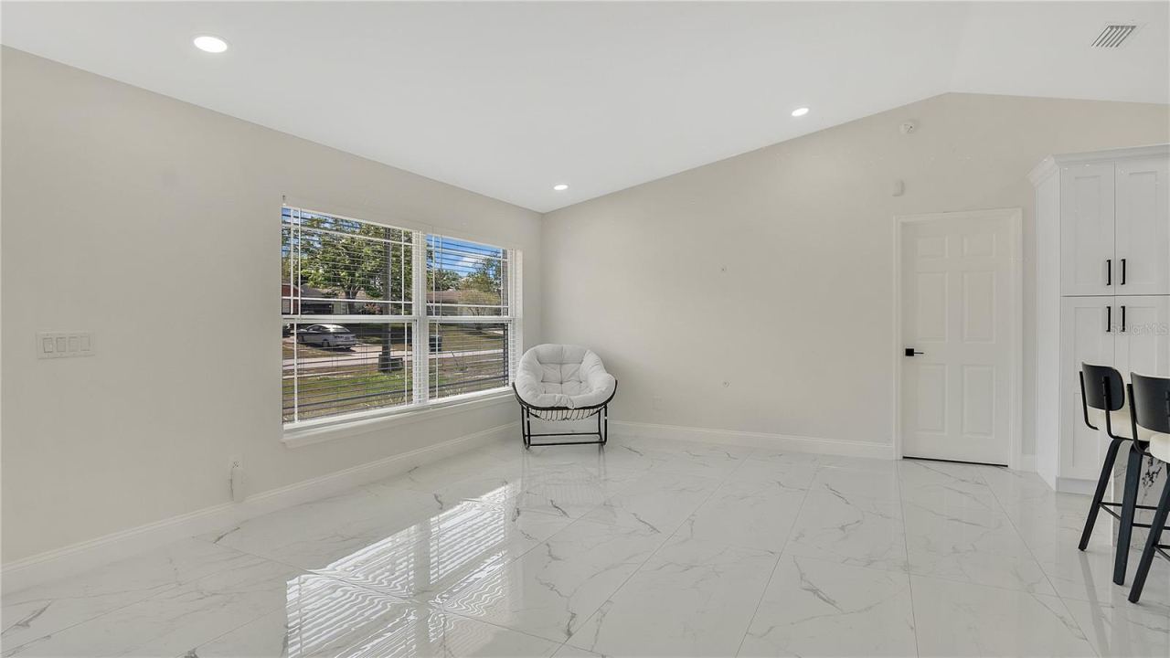 Photo 10 of 20: Living area with natural light