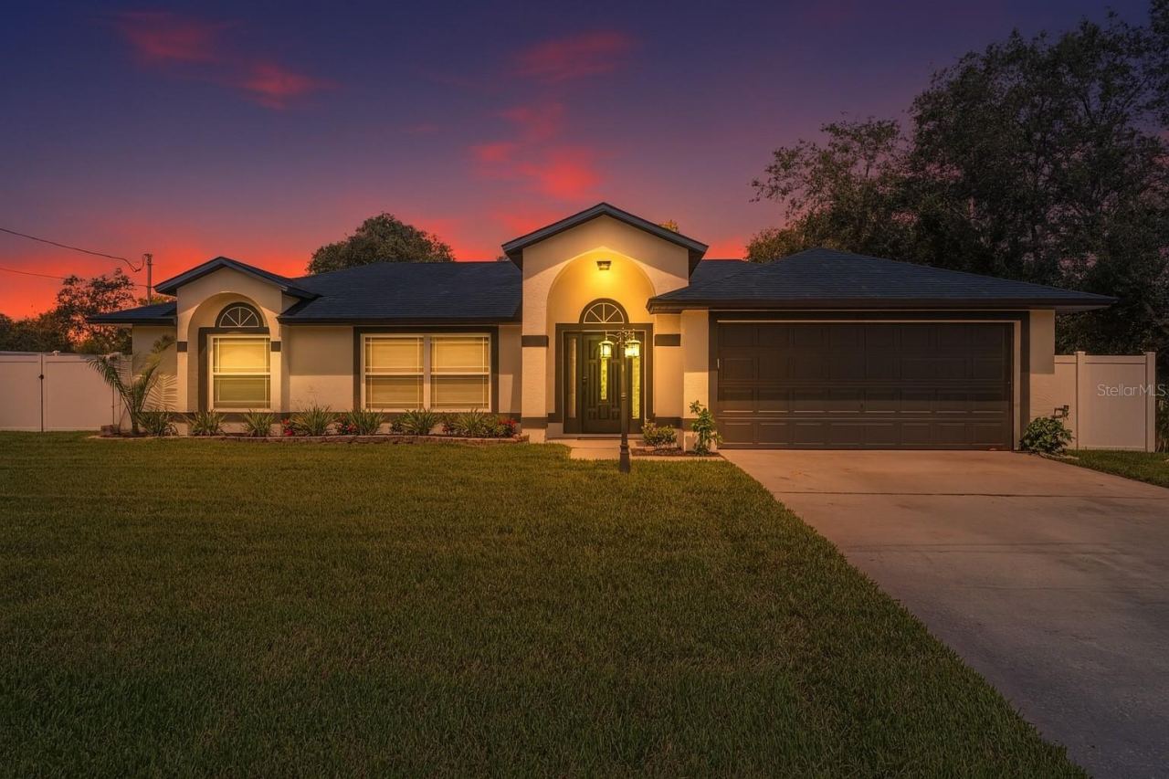 Photo 2 of 20: Twilight exterior