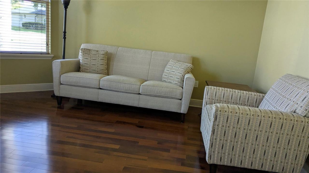 Photo 6 of 20: Bonus room-office