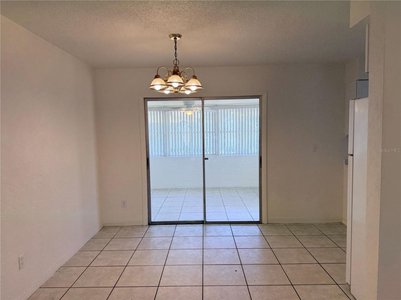 Photo 13 of 20: dining nook leading to porch