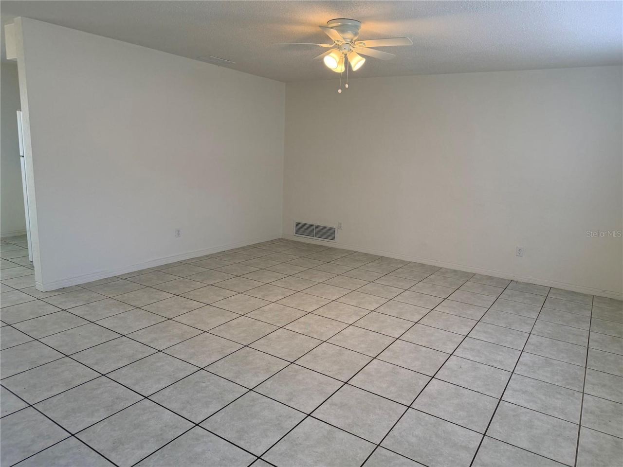 Photo 8 of 20: living room facing wall