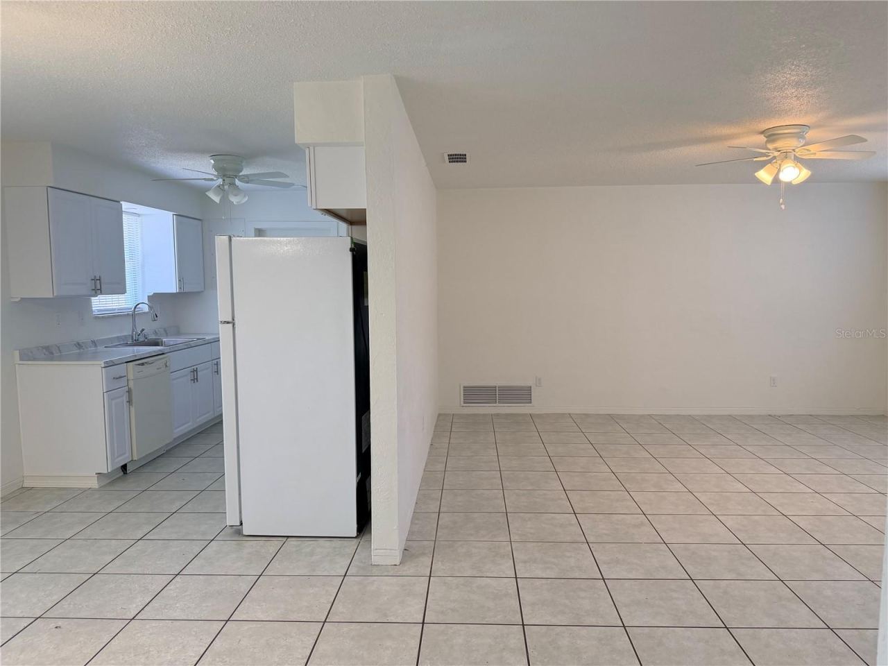 Photo 9 of 20: kitchen next to living room