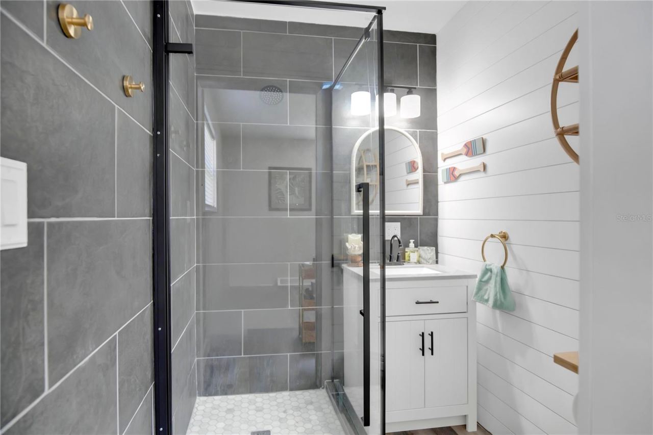 Photo 7 of 20: Primary bath