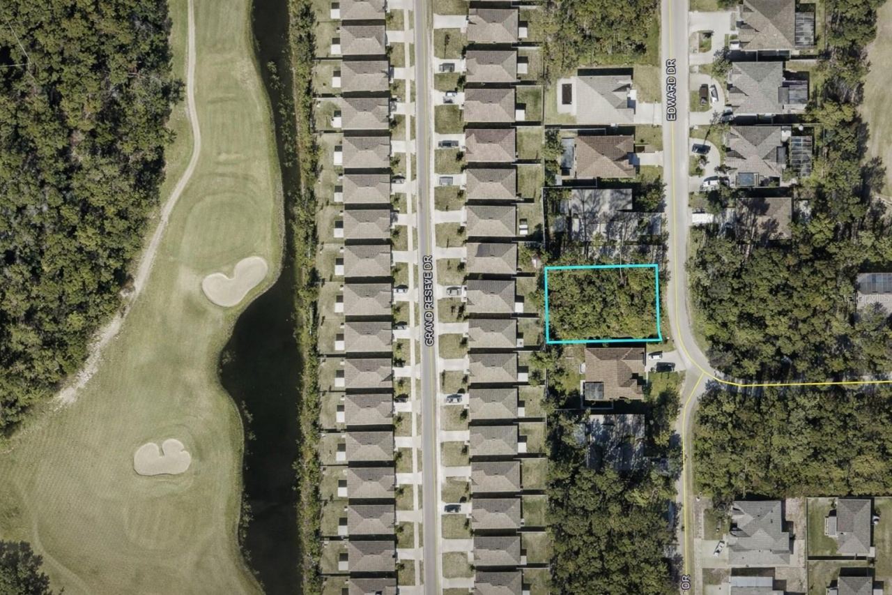 Photo 3 of 4: Wide Aerial/Neighborhood View