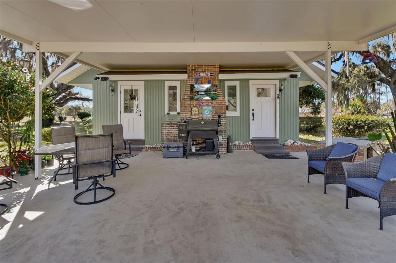 Photo 19 of 20: Carport