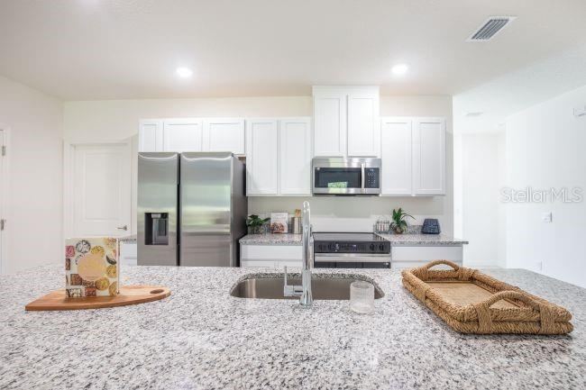 Photo 3 of 20: Model home - actual features may vary.