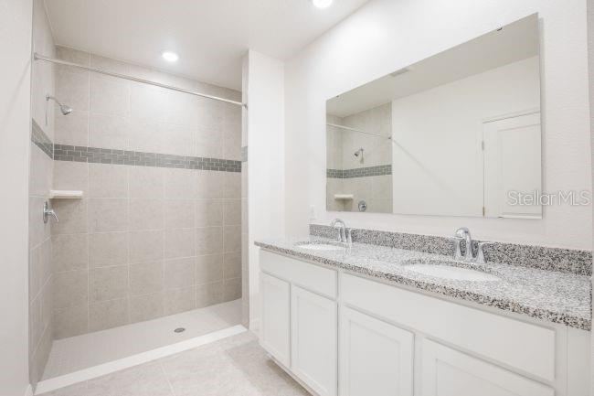 Photo 13 of 20: Model home - actual features may vary.