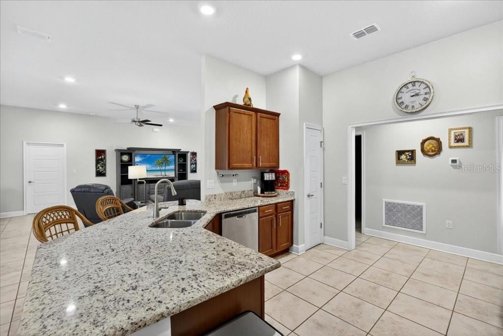 Photo 4 of 20: Large open kitchen with granite counters & stainless steel applainces!