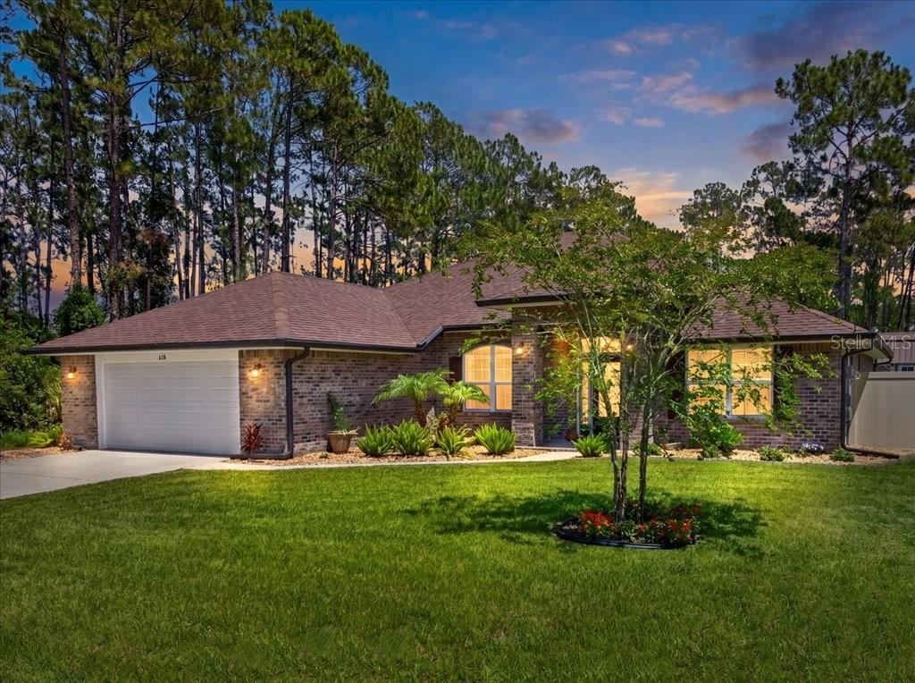 Photo 5 of 20: 4-Bedroom, 3-bath home, 2 car-garage with 2508 Sqft heather area & extra large covered lanai!