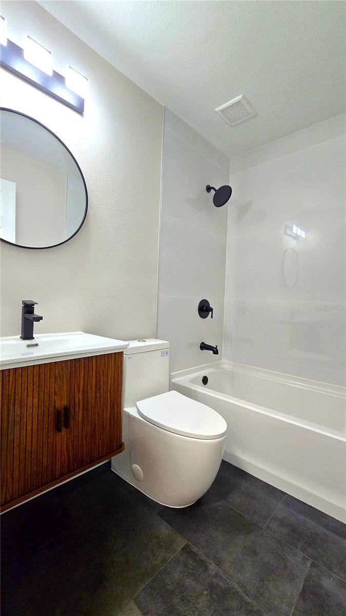 Photo 12 of 20: Bathroom 1