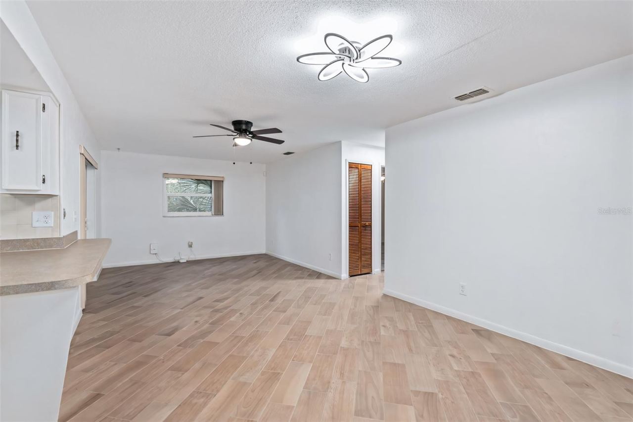 Photo 15 of 20: Dining Area