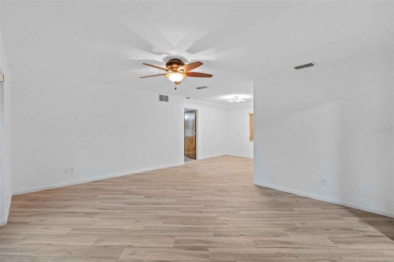 Photo 9 of 20: Front Family Room