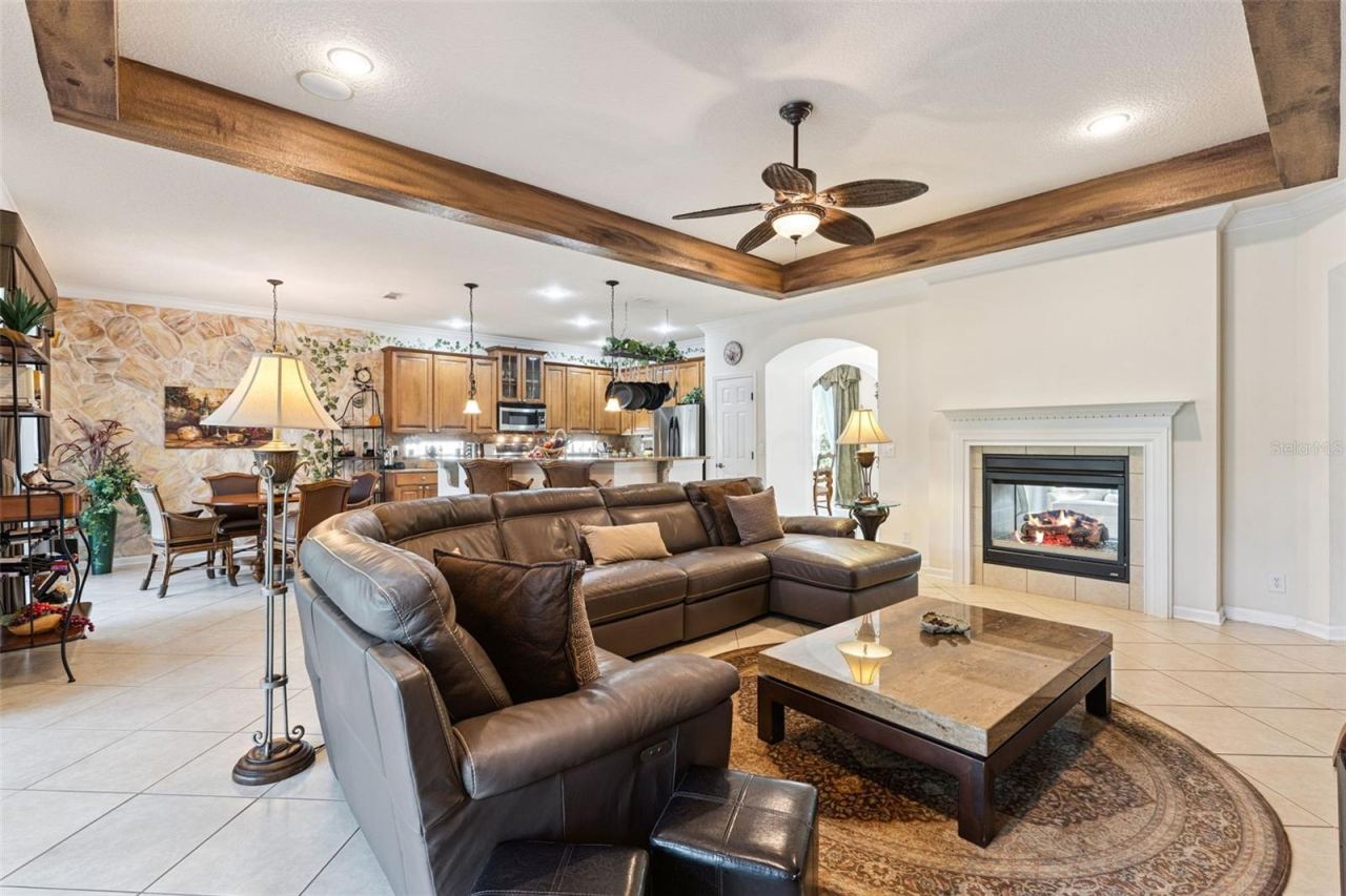 Photo 16 of 20: View of the Kitchen & Dinette areas from the Family Room