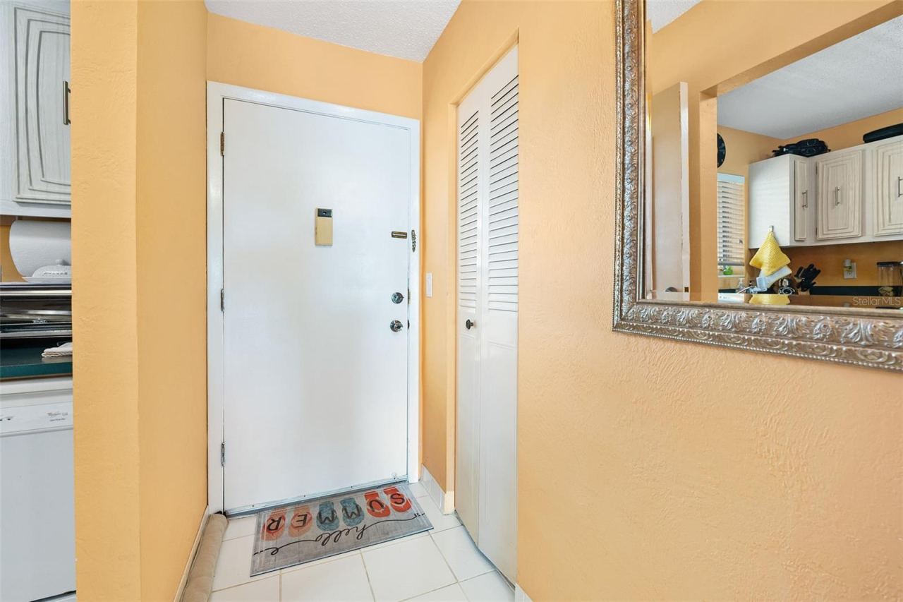 Photo 3 of 20: Hall closet