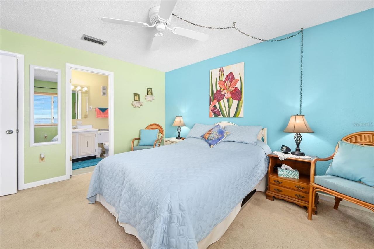 Photo 17 of 20: Ceiling fan for added comfort