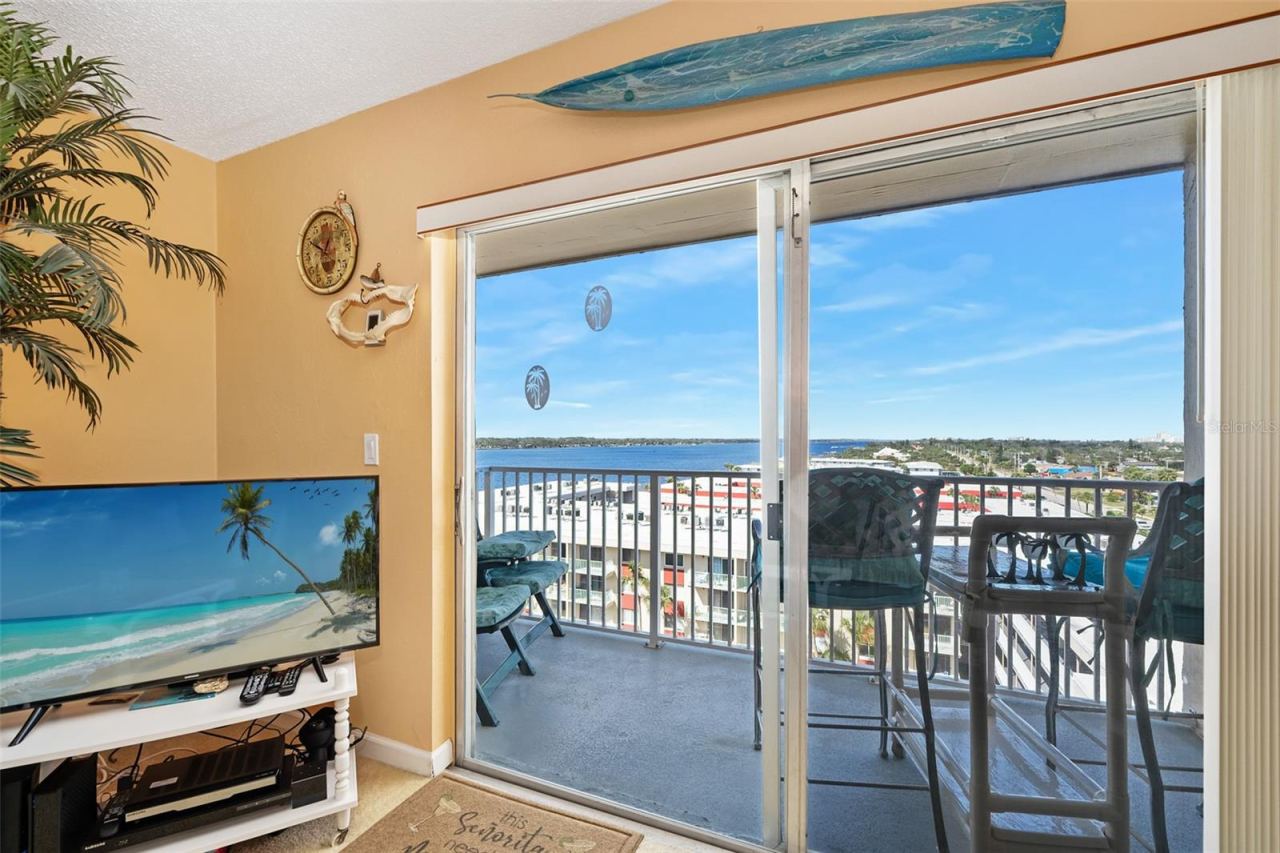 Photo 13 of 20: View of the intracoastal from living room
