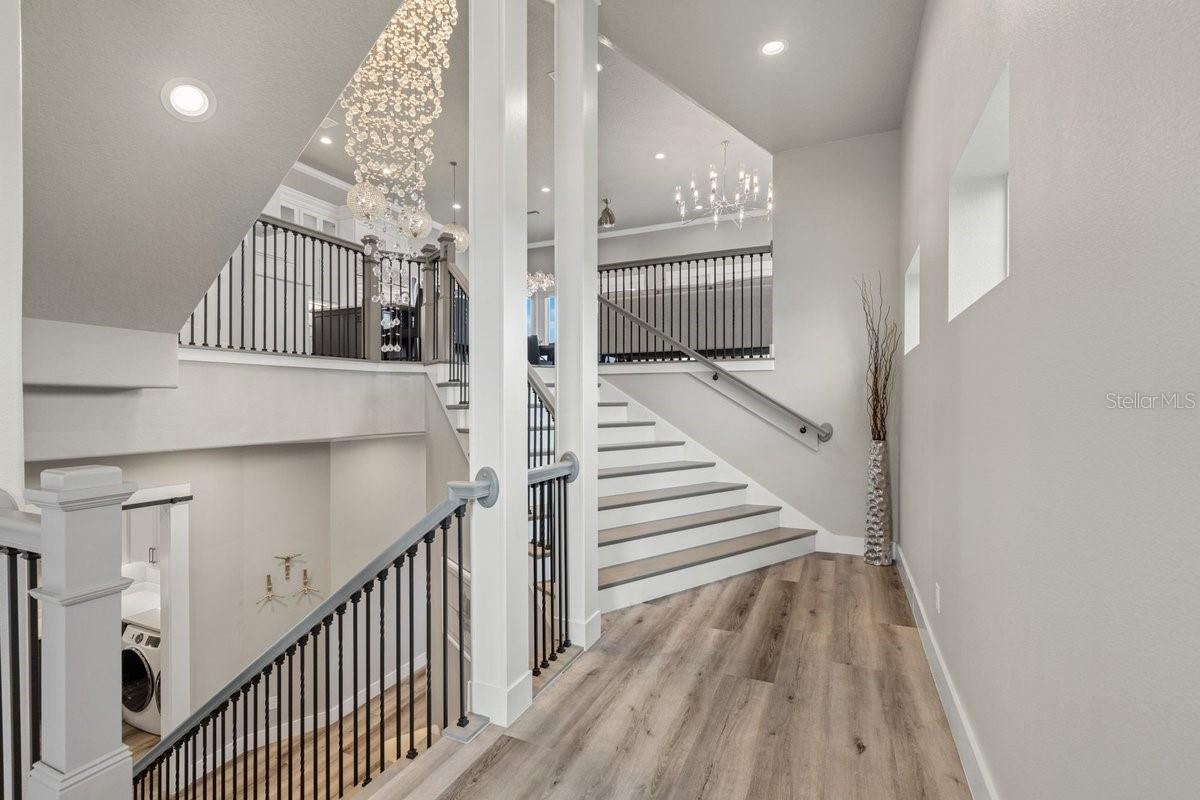 Photo 10 of 20: Stairwell to second floor