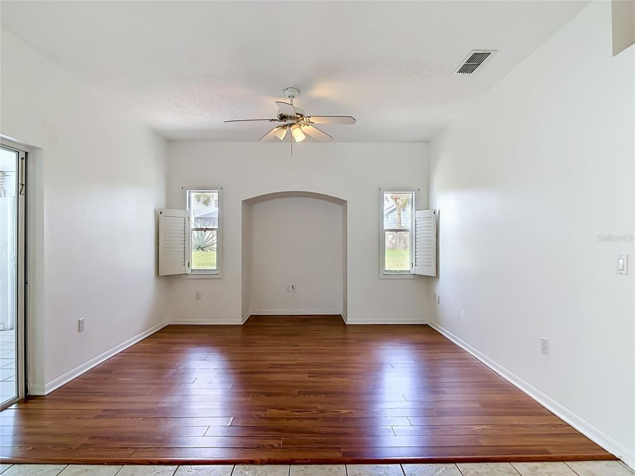Photo 11 of 20: Great room
